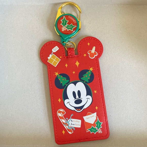 NWOT Disney Mickey Mouse Christmas Holiday Retractable Lanyard ID Holder Wallet - Picture 1 of 6